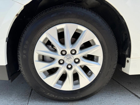 Used 2013 Toyota Prius Plug-In Hybrid image 18