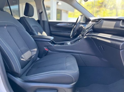 Used 2023 Jeep Grand Cherokee Laredo image 19