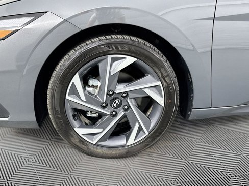 Certified 2025 Hyundai Elantra Sport image 30