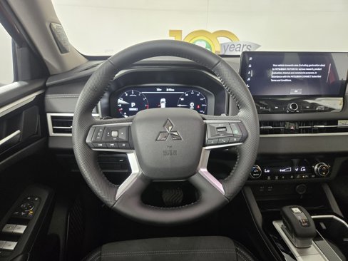 New 2025 Mitsubishi Outlander SE image 14