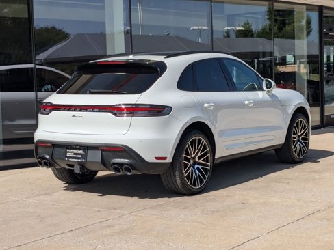 Certified 2025 Porsche Macan image 9