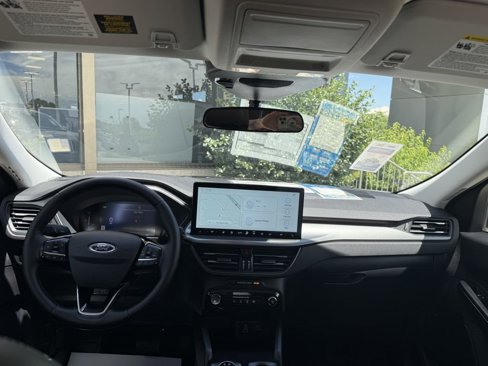 Certified 2025 Ford Escape SE image 25