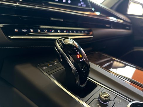 Used 2024 Cadillac Escalade Premium Luxury Platinum image 47