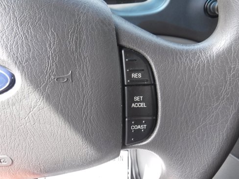 Used 2006 Ford E-350 and Econoline 350 Super Duty Wagon image 13