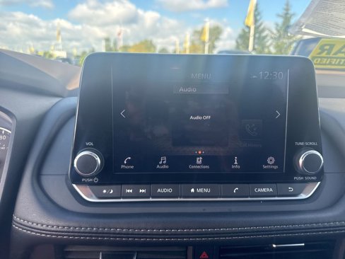 Used 2023 Nissan Rogue SV image 33