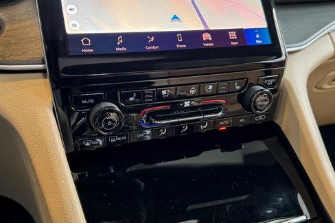New 2025 Jeep Grand Cherokee L Limited w/ Luxury Tech Group II image 19