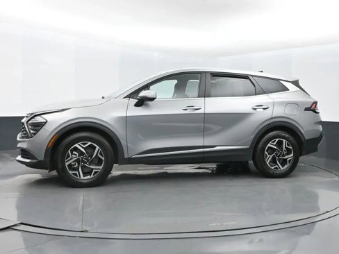 Used 2024 Kia Sportage LX image 5