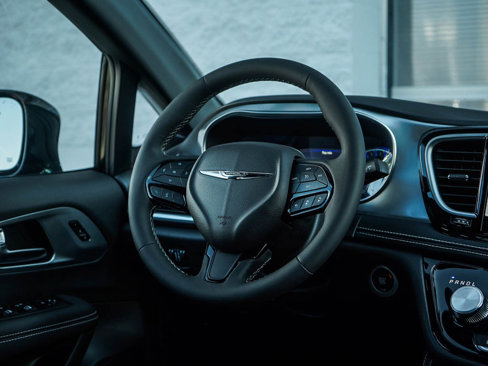 New 2026 Chrysler Pacifica Limited image 17