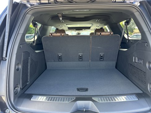 New 2025 Chevrolet Suburban High Country image 5