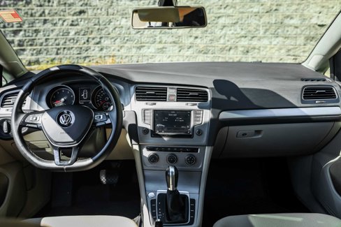 Used 2016 Volkswagen Golf Limited Edition image 24