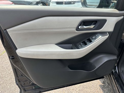 Used 2023 Nissan Rogue SV image 13