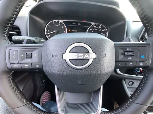 Certified 2025 Nissan Rogue SV image 30