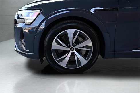 Used 2024 Audi Q8 e-tron Premium image 9