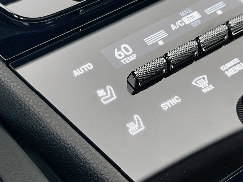 Used 2025 Porsche Cayenne image 23