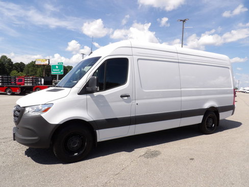 Used 2025 Mercedes-Benz Sprinter 2500 image 3