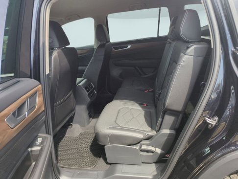New 2025 Volkswagen Atlas SE image 12
