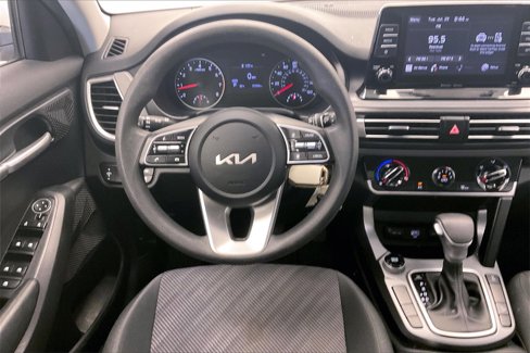 Used 2023 Kia Seltos LX image 4