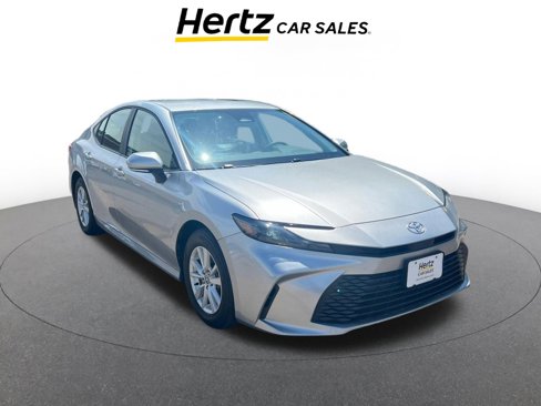 Used 2025 Toyota Camry LE image 1