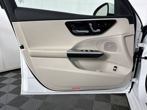 Used 2025 Mercedes-Benz C 300 Sedan image 8