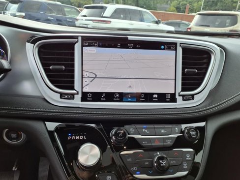New 2026 Chrysler Pacifica Limited image 15