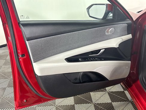 Used 2024 Hyundai Elantra Limited image 10