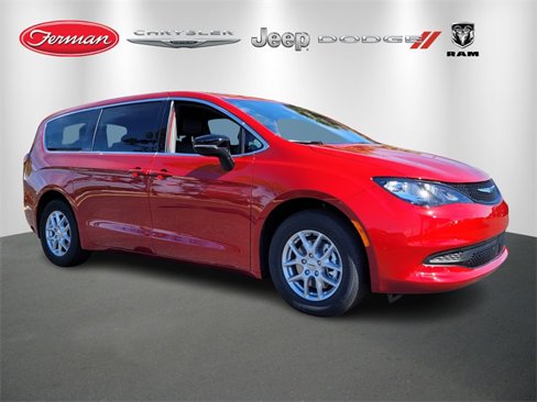Used 2025 Chrysler Voyager LX image 1