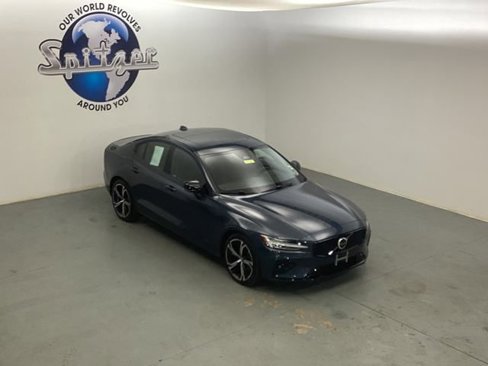 Used 2024 Volvo S60 B5 Core image 14