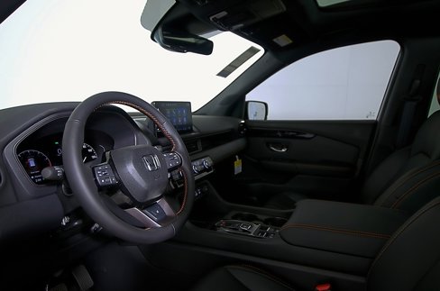 Certified 2025 Honda Pilot TrailSport image 22
