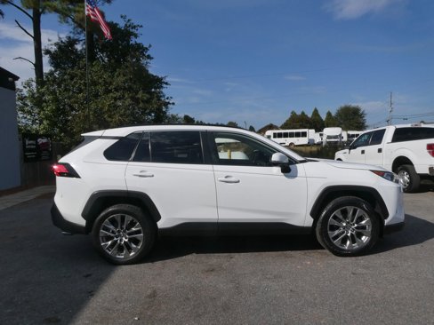 Used 2019 Toyota RAV4 XLE Premium image 4