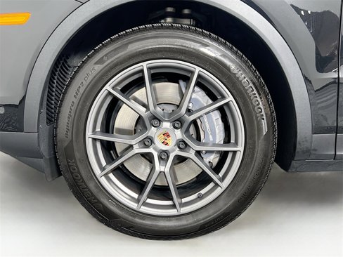 Used 2025 Porsche Cayenne image 34