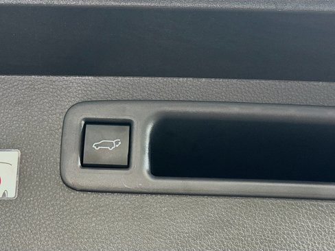 Used 2025 Toyota Highlander LE image 32