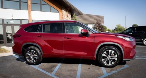 Used 2020 Toyota Highlander XLE image 29