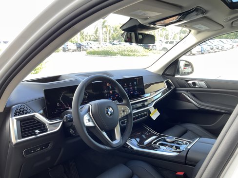 New 2026 BMW X7 xDrive40i w/ Premium Package image 9