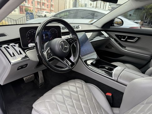 Used 2022 Mercedes-Benz S 500 4MATIC w/ AMG Line Package image 9