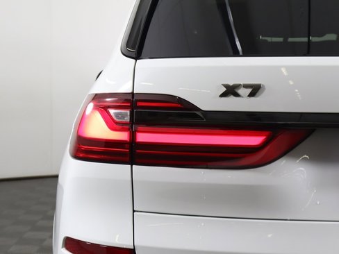 Used 2022 BMW X7 M50i image 20