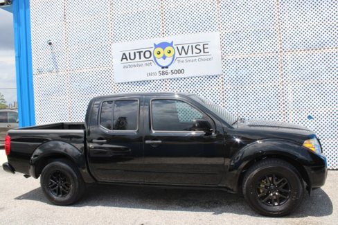 Used 2019 Nissan Frontier SV image 2