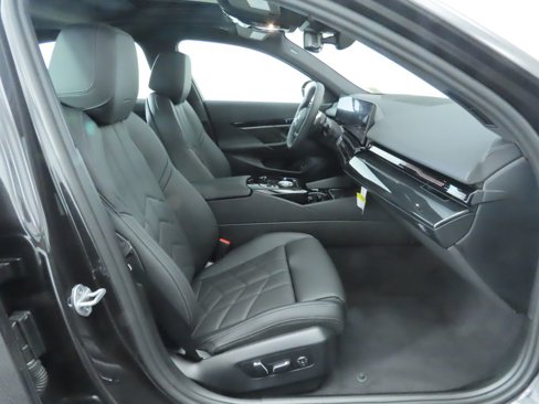 Used 2025 BMW 530i w/ Premium Package image 22