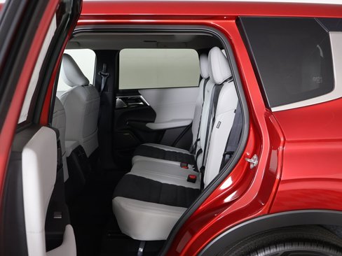 New 2025 Mitsubishi Outlander SE image 35