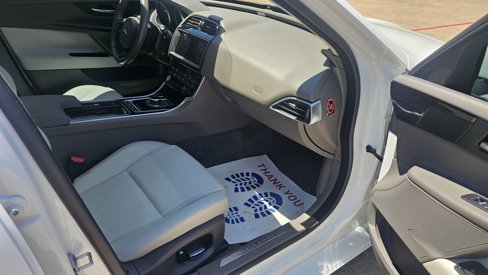 Used 2019 Jaguar XE image 29