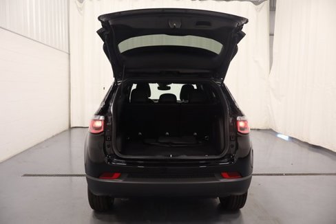 New 2025 Jeep Compass Latitude image 17