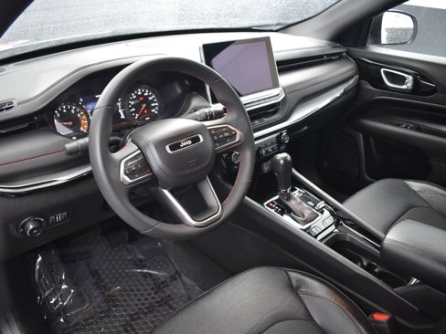 Used 2023 Jeep Compass Trailhawk image 5