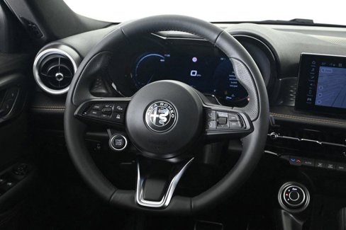 Used 2025 Alfa Romeo Tonale image 9
