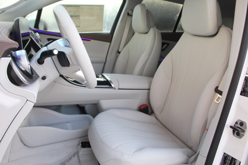 New 2026 Mercedes-Benz EQE 320 4MATIC SUV image 16