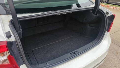 Used 2018 Volvo S60 T5 Inscription Platinum image 17