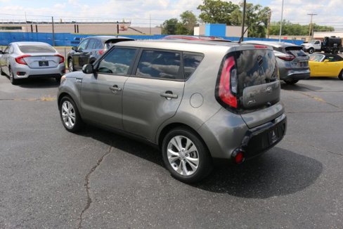 Used 2016 Kia Soul + image 8