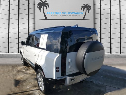 Used 2025 Land Rover Defender 110 S image 3