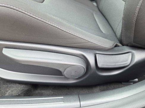 Certified 2025 Hyundai Elantra SE image 17