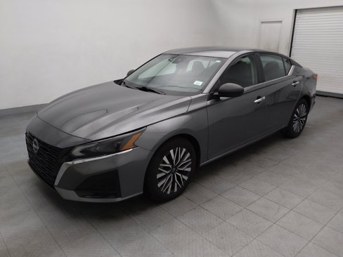 Used 2024 Nissan Altima 2.5 SV image 2