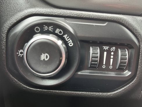 Used 2019 Jeep Wrangler Unlimited Sahara w/ Safety Group image 19