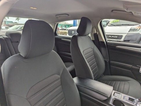 Used 2020 Ford Fusion SE image 30